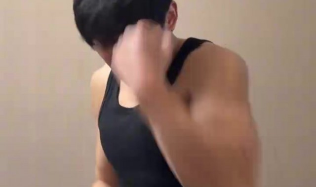 小伞进屋干嘛？树奈奈更新视频：不是喜欢战斗吗？还回家吃饭吗？