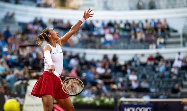 三盘鏖战212分钟！郑钦文1-2惜败高芙，无缘首进罗马站决赛