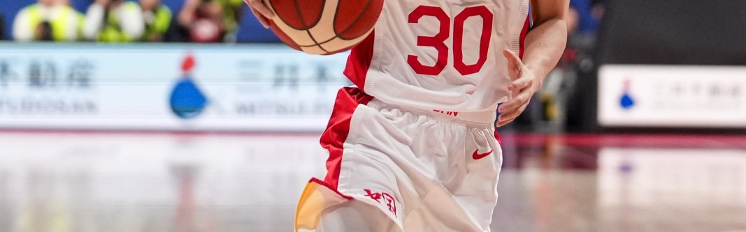 中国男篮战日本男篮首发：徐杰 赵睿 朱俊龙 曾凡博 周琦！