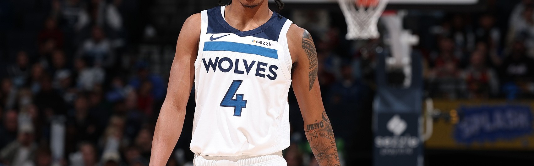 芬奇：迪林厄姆有速度优势 能冲击对方防守核心区域改变局面