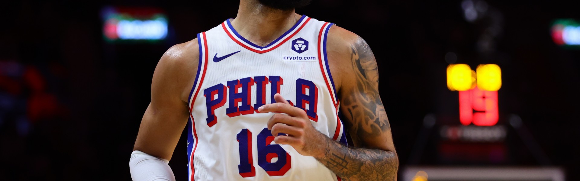 美记：若雄鹿送不走康诺顿 他们将马丁兄弟作为补强外线防守B计划