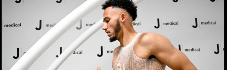 官宣在即，尤文官推晒出凯利正在接受体检的照片