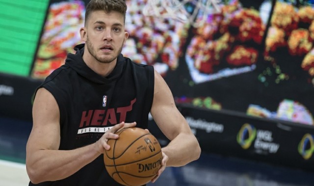 祸从口出👀迈尔斯-莱昂纳德曾在直播中讲反犹词汇 随后淡出联盟